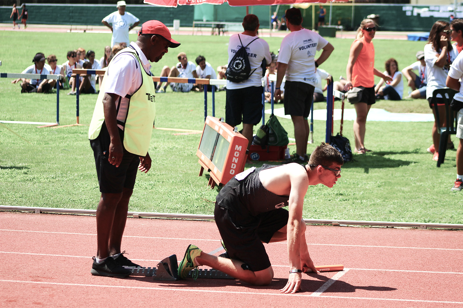 Runner ready to start with his coach behind him
